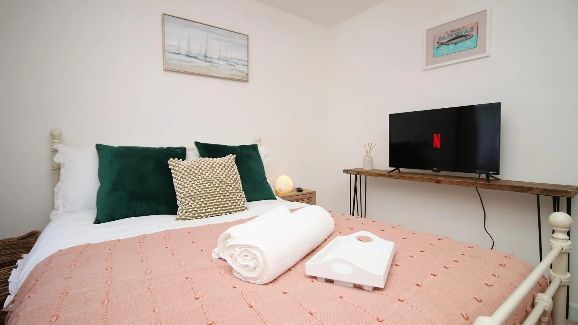 Little Gem In The Mumbles! Fishermans Cottage With Log Burner, Dog Friendly And Welcome Breakfast Hamper!