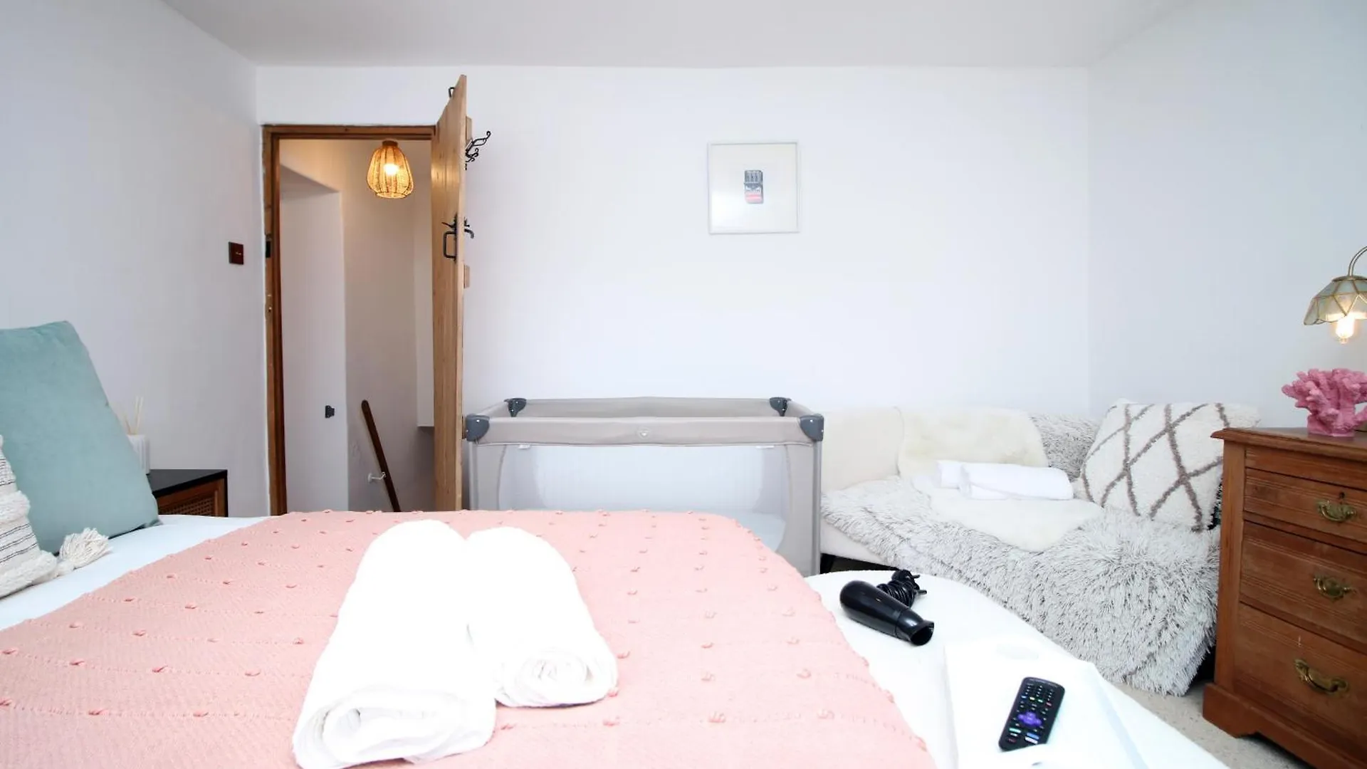 Little Gem In The Mumbles! Fishermans Cottage With Log Burner, Dog Friendly And Welcome Breakfast Hamper! 0*,  United Kingdom
