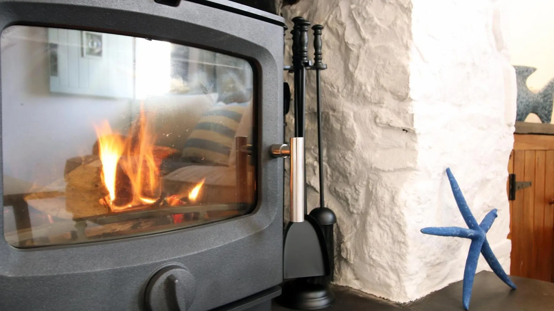 Little Gem In The Mumbles! Fishermans Cottage With Log Burner, Dog Friendly And Welcome Breakfast Hamper!