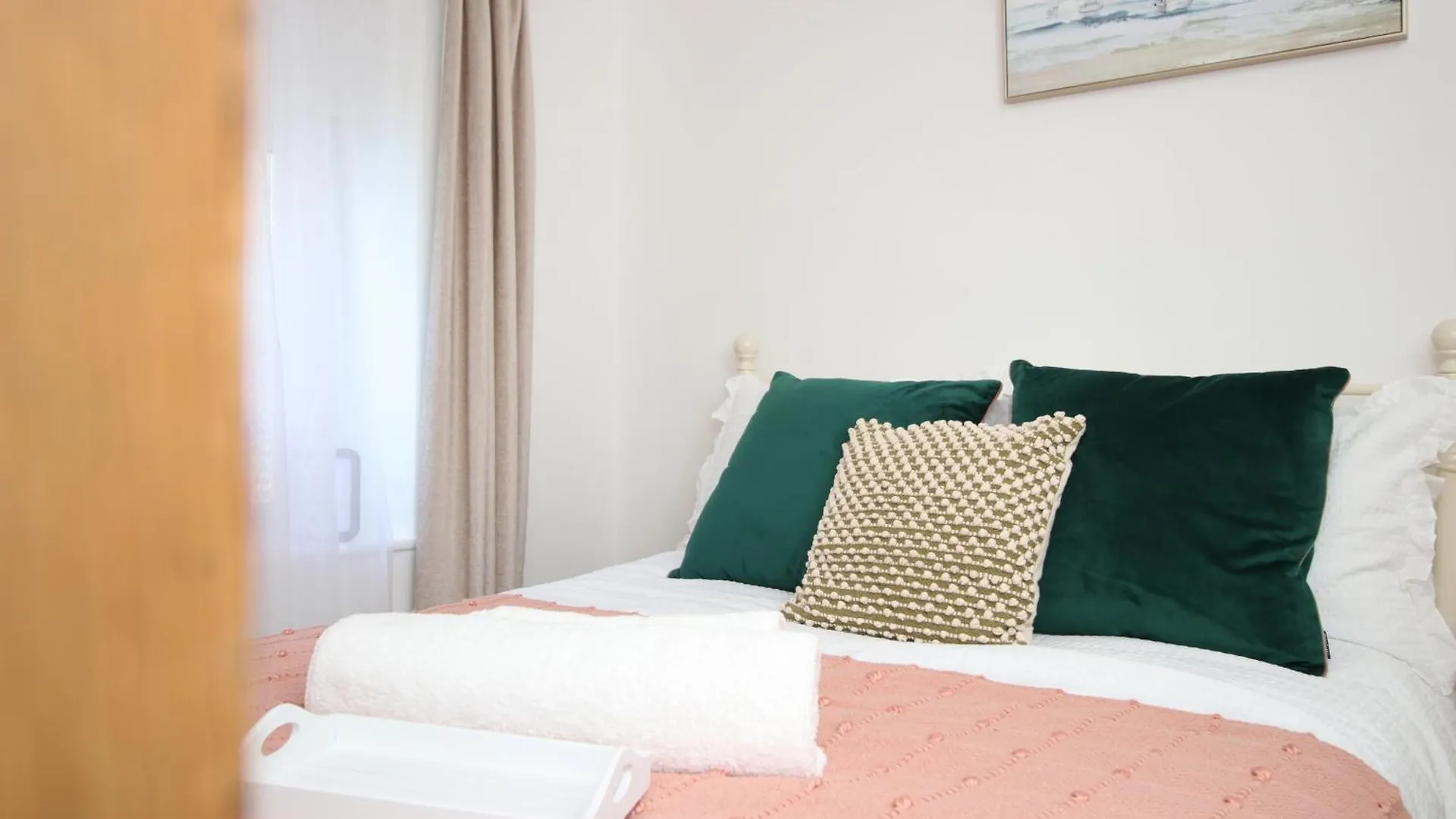 Little Gem In The Mumbles! Fishermans Cottage With Log Burner, Dog Friendly And Welcome Breakfast Hamper!